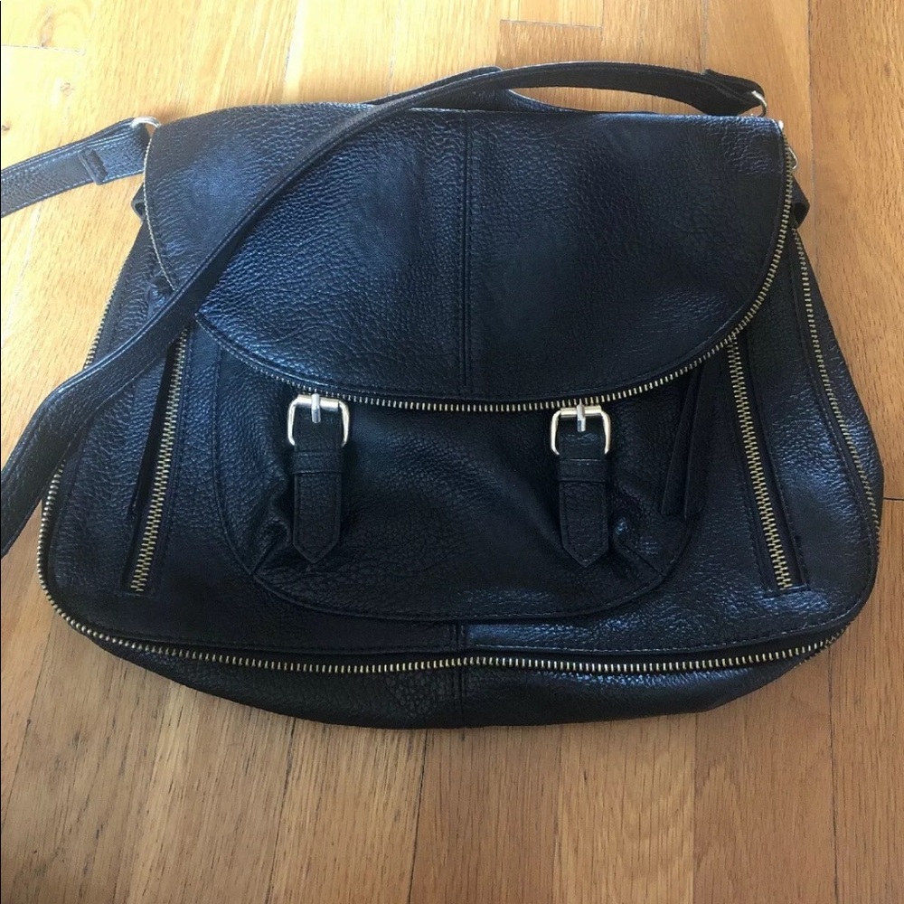 Steve Madden Black Gold Zipper Messenger Bag